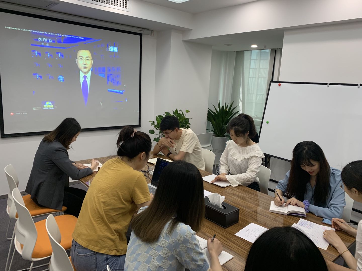 投資公司組織召開黨風廉政專題會議.jpg