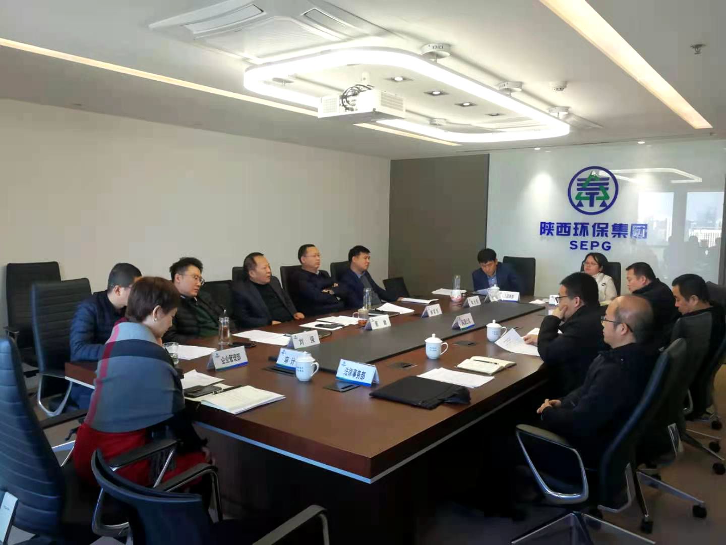 關(guān)于召開國(guó)源公司下屬清潔能源公司及榆林項(xiàng)目招標(biāo)事宜專題匯報(bào)會(huì)議照片.jpg