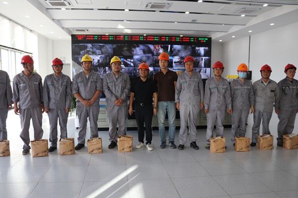 集團公司領導赴國源公司榆林垃圾發電項目開展夏季“送清涼”1_副本.jpg
