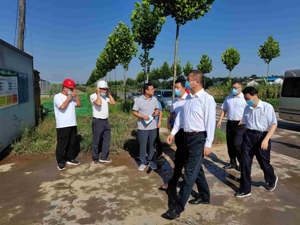寶雞市委副書記、市長楊廣亭到水環(huán)境公司寶雞蟠龍新區(qū)污水處理廠調(diào)研_副本.jpg