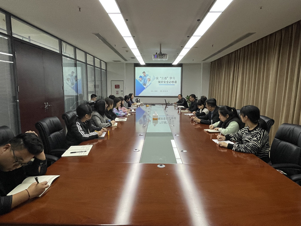 智信公司開展反三違警示教育宣講_副本.jpg