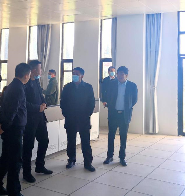 西安市灞橋區委書記苗志忠到水環境公司白鹿原水生態中心調研_副本.jpg