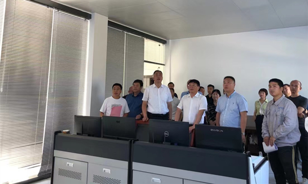 商洛市人大常委會(huì)副主任馮永清到水環(huán)境公司山陽縣污水處理廠調(diào)研_副本.jpg